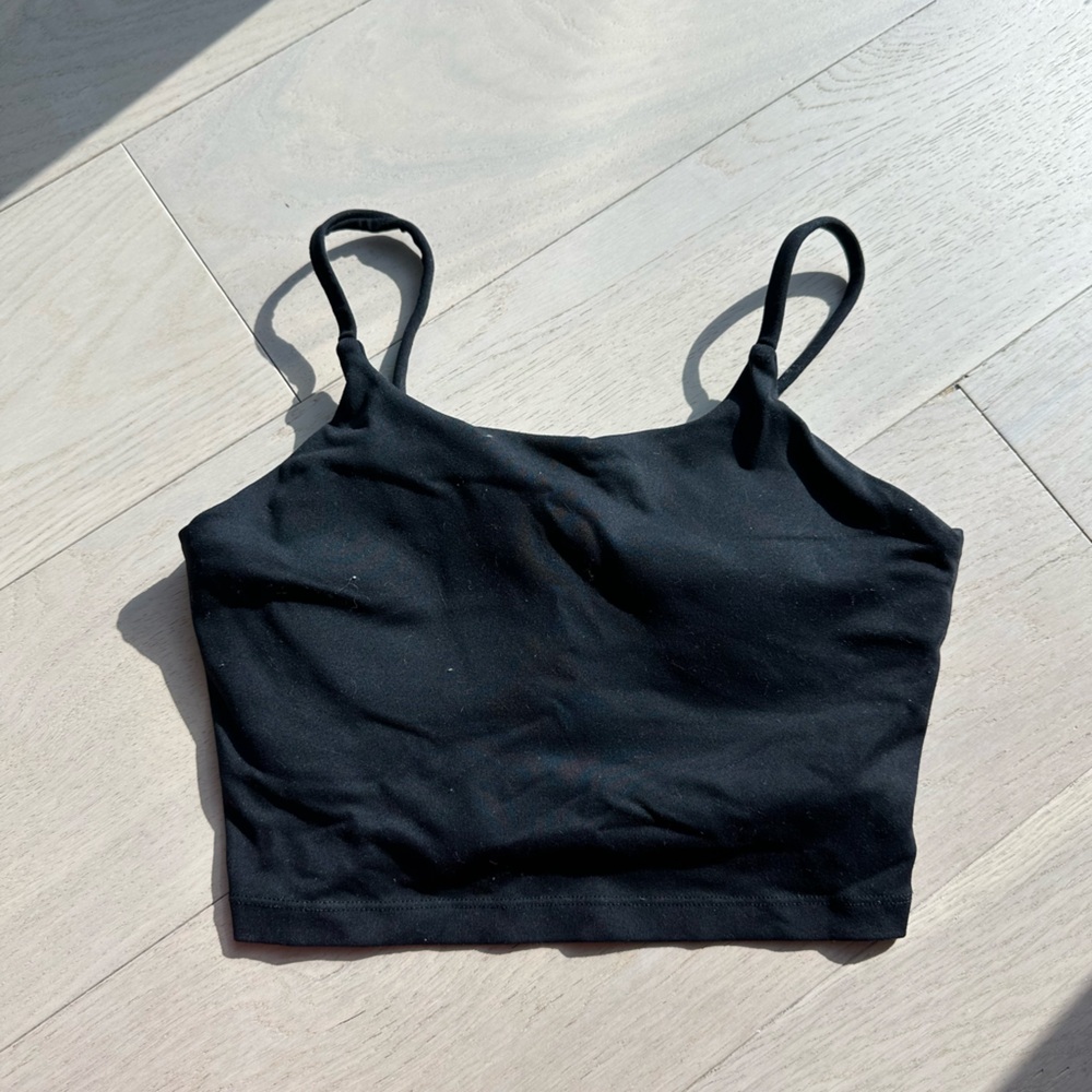 Black sports bra